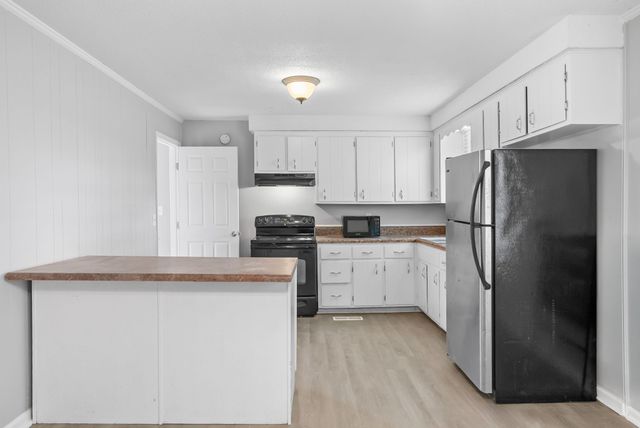 512 Yvonne Dr, Clarksville, TN 37042