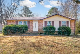 512 Yvonne Dr, Clarksville, TN 37042