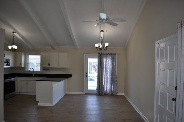 407 29th Ave. N, North Myrtle Beach, SC 29582