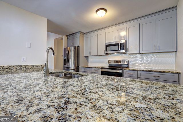 17 Carey Court, Grantville, GA 30220