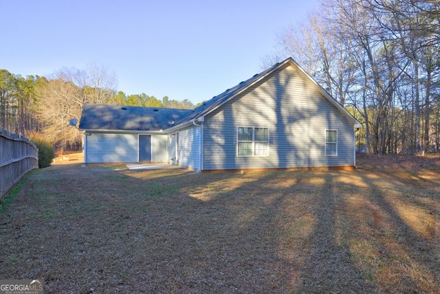 17 Carey Court, Grantville, GA 30220