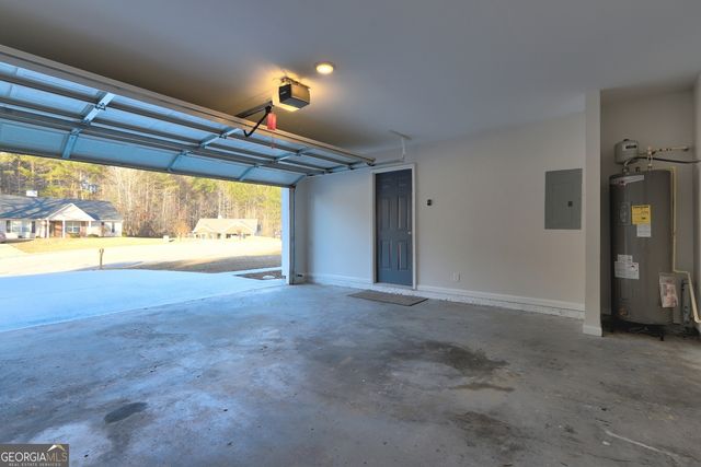 17 Carey Court, Grantville, GA 30220