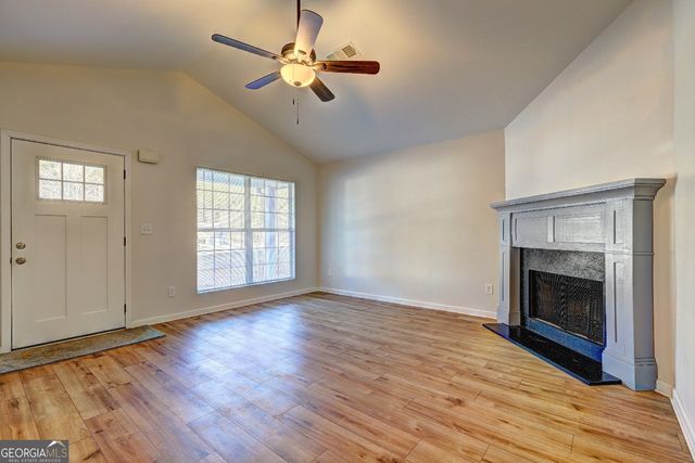 17 Carey Court, Grantville, GA 30220