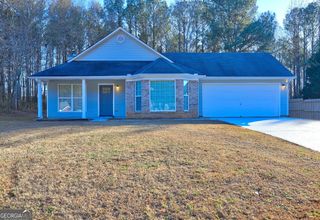 17 Carey Court, Grantville, GA 30220