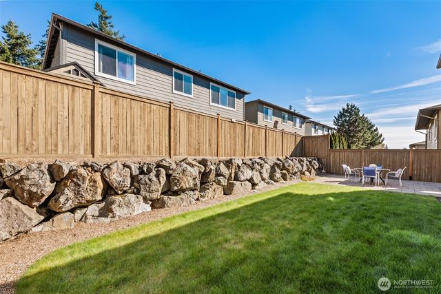 610 Field Place NE, Renton, WA 98059