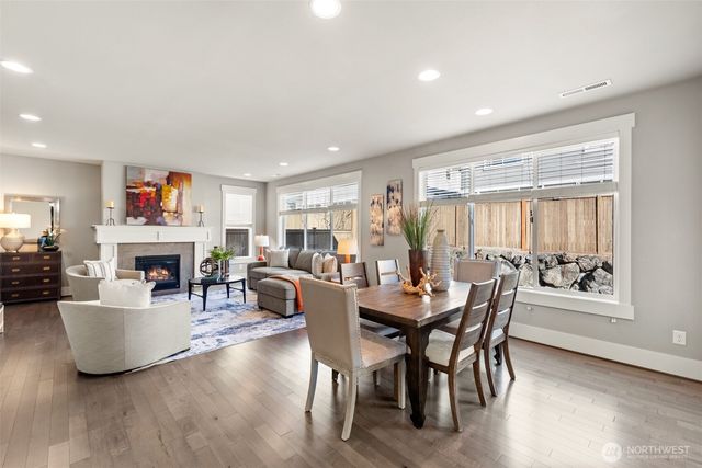 610 Field Place NE, Renton, WA 98059