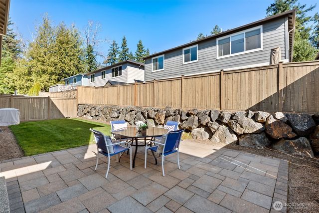 610 Field Place NE, Renton, WA 98059