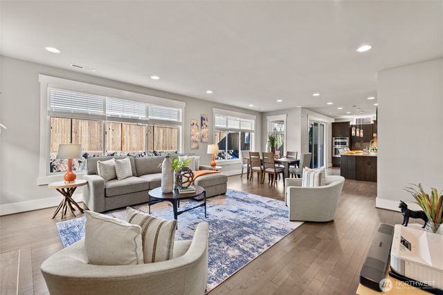 610 Field Place NE, Renton, WA 98059