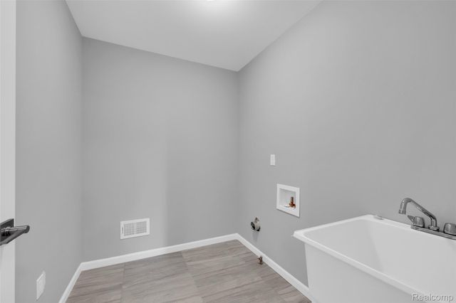 5224 Farmridge Lane, Grand Blanc, MI 48439