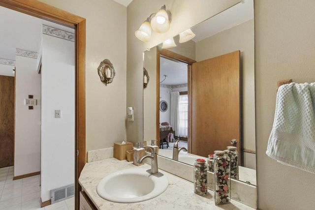 5302 Athens AVENUE, Racine, WI 53406