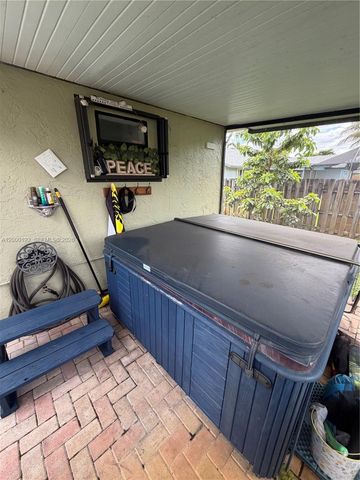 15705 SW 7th Pl, Sunrise, FL 33326