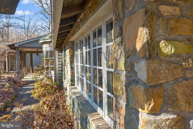 17651 RAVEN ROCKS RD, Bluemont, VA 20135