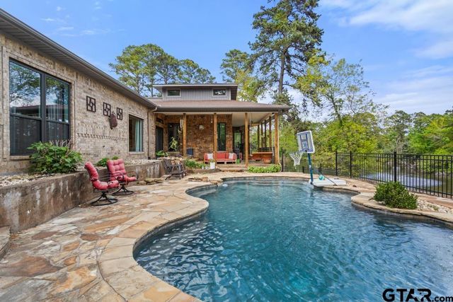 23677 Greenway Dr, Bullard, TX 75757