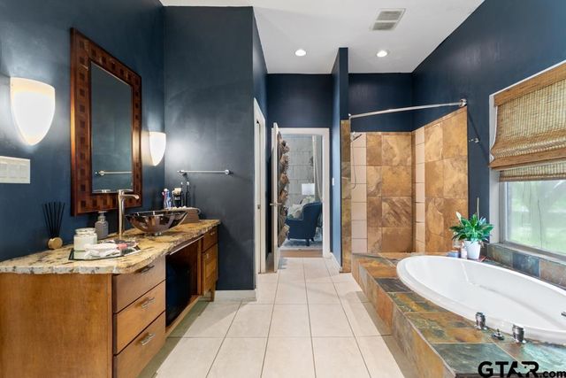 23677 Greenway Dr, Bullard, TX 75757
