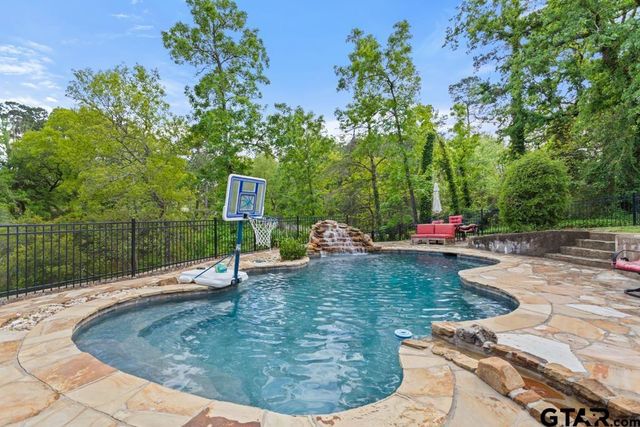 23677 Greenway Dr, Bullard, TX 75757