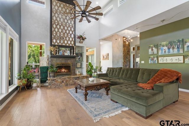 23677 Greenway Dr, Bullard, TX 75757