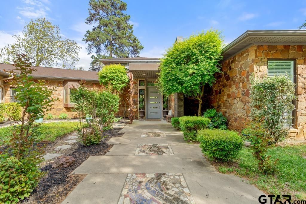 23677 Greenway Dr, Bullard, TX 75757