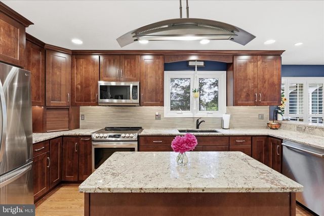 1498 POWELLS TAVERN PL, Herndon, VA 20170