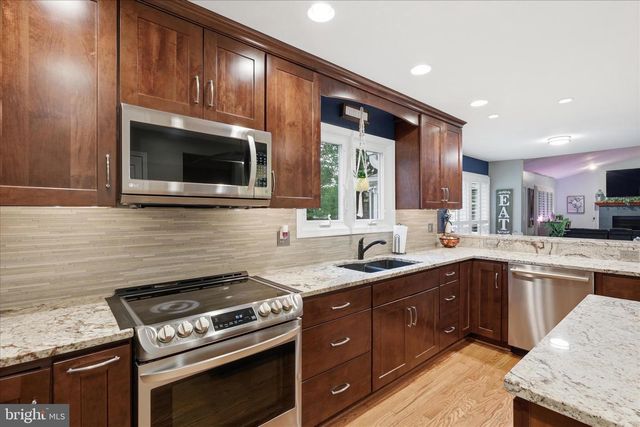 1498 POWELLS TAVERN PL, Herndon, VA 20170