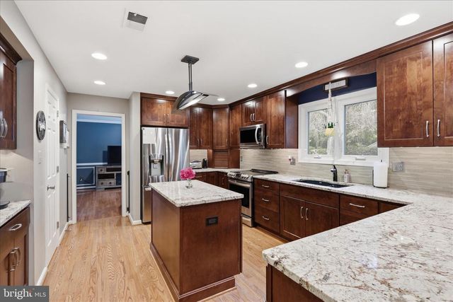 1498 POWELLS TAVERN PL, Herndon, VA 20170