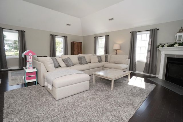 5 Overlook Circle, Haverhill, MA 01835