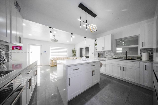 14465 SW 288th St, Homestead, FL 33033