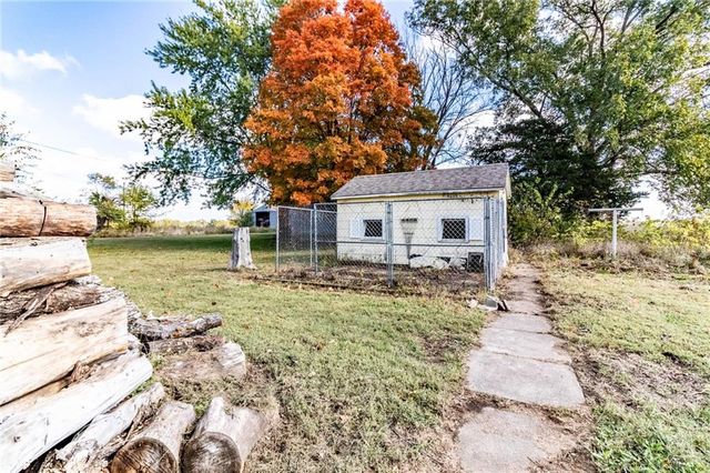 10368 NW O Highway, Blairstown, MO 64726