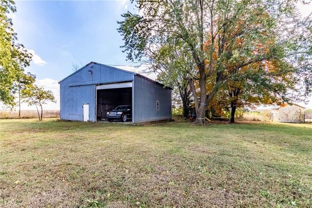 10368 NW O Highway, Blairstown, MO 64726