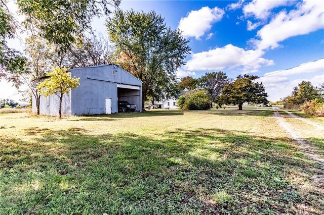 10368 NW O Highway, Blairstown, MO 64726