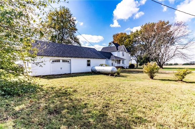 10368 NW O Highway, Blairstown, MO 64726