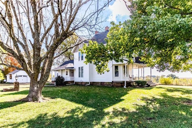 10368 NW O Highway, Blairstown, MO 64726