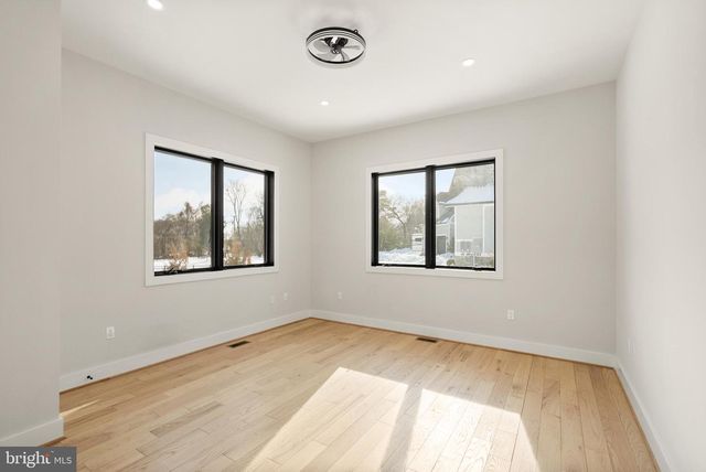 5524 SUMMIT ST, Centreville, VA 20120