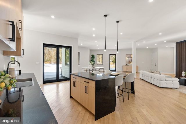 5524 SUMMIT ST, Centreville, VA 20120