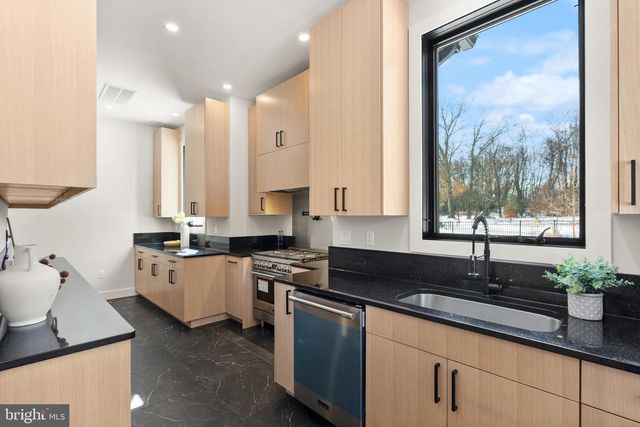 5524 SUMMIT ST, Centreville, VA 20120