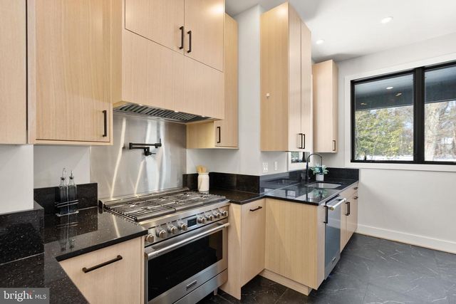 5524 SUMMIT ST, Centreville, VA 20120