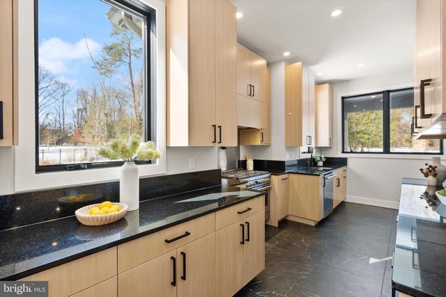 5524 SUMMIT ST, Centreville, VA 20120