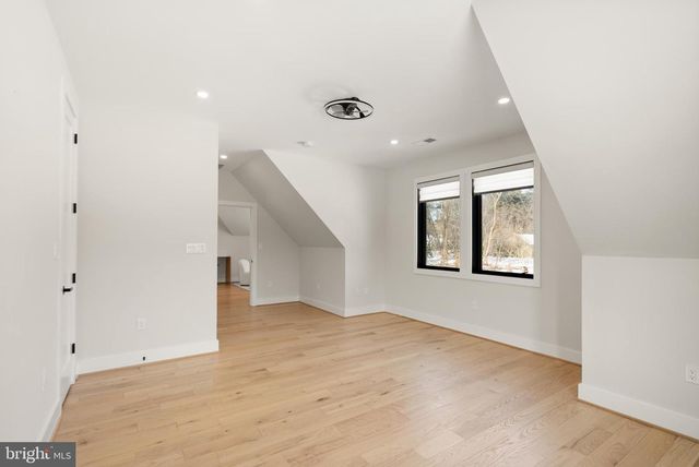 5524 SUMMIT ST, Centreville, VA 20120