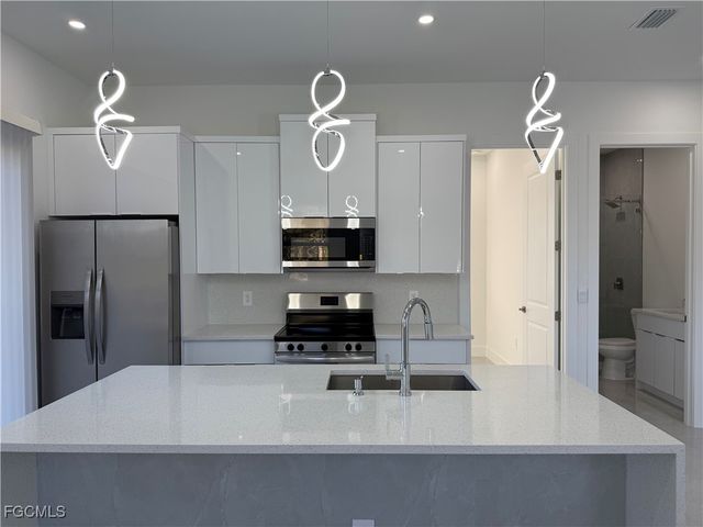 207 W 15th ST, Lehigh Acres, FL 33972