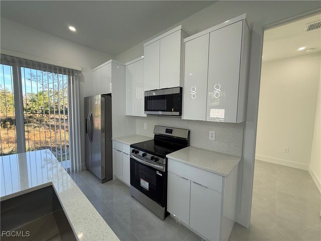 207 W 15th ST, Lehigh Acres, FL 33972