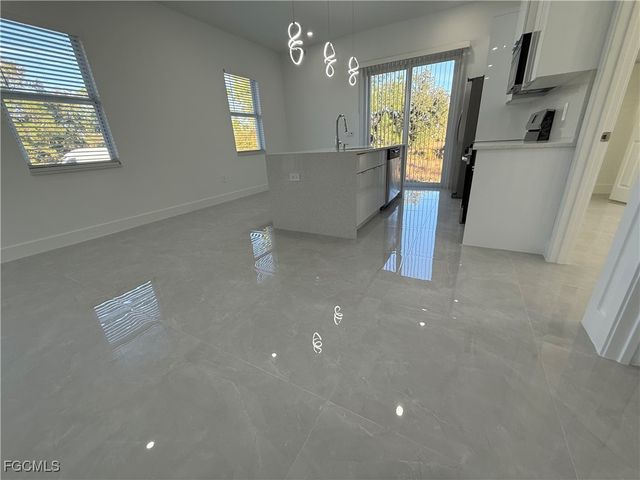 207 W 15th ST, Lehigh Acres, FL 33972