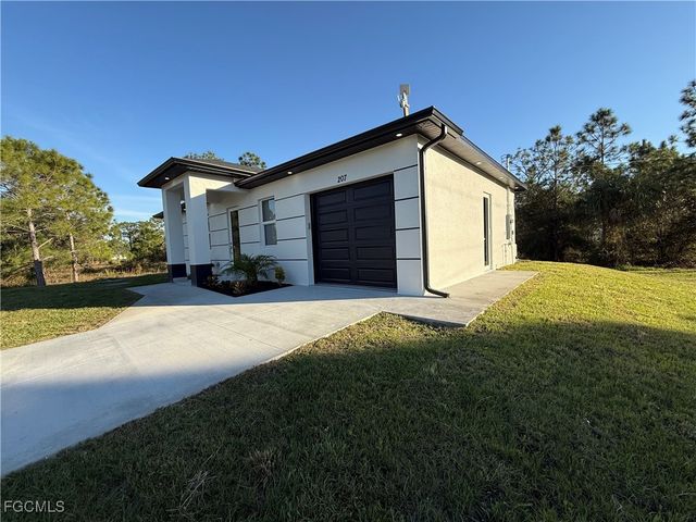 207 W 15th ST, Lehigh Acres, FL 33972