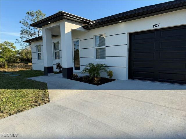 207 W 15th ST, Lehigh Acres, FL 33972