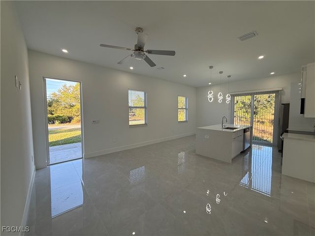 207 W 15th ST, Lehigh Acres, FL 33972