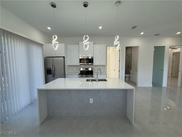 207 W 15th ST, Lehigh Acres, FL 33972