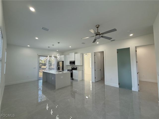207 W 15th ST, Lehigh Acres, FL 33972