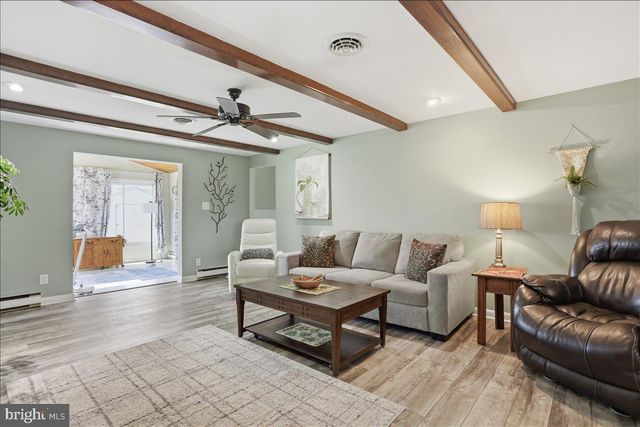15 SYLVIA CT, Martinsburg, WV 25404