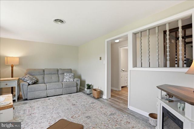 15 SYLVIA CT, Martinsburg, WV 25404