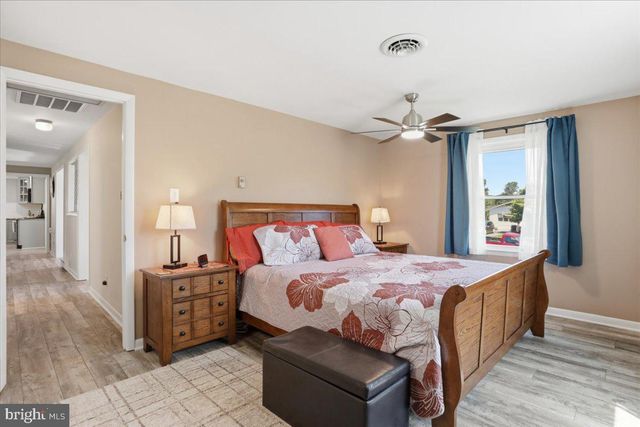 15 SYLVIA CT, Martinsburg, WV 25404