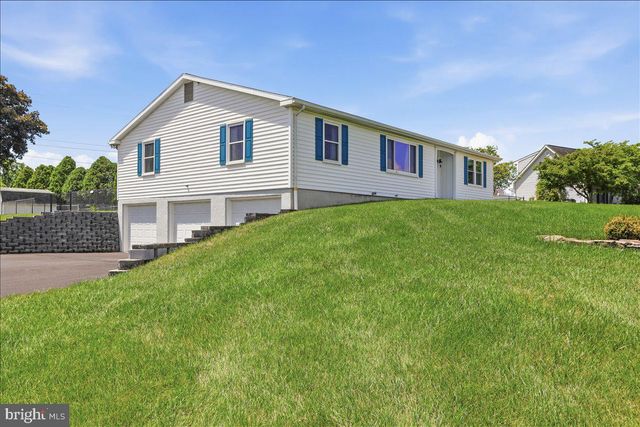 15 SYLVIA CT, Martinsburg, WV 25404
