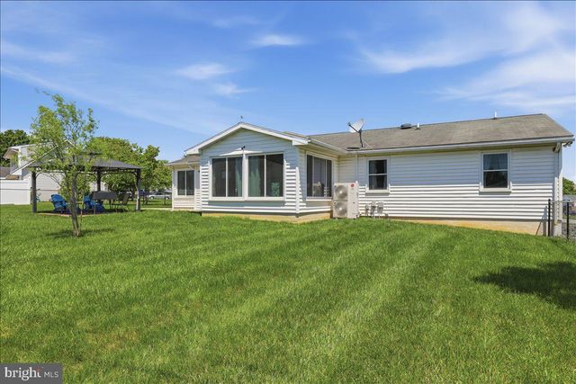 15 SYLVIA CT, Martinsburg, WV 25404